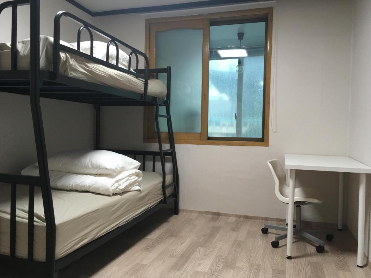 Busan Backpackers Quarto foto
